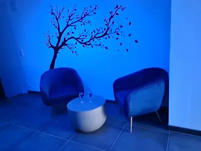 Coin salon dans l'établissement Nuit Blanche Normandie