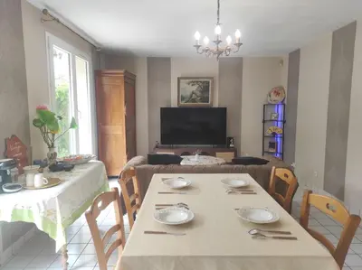 Télévision ou salle de divertissement dans l'établissement Vintage Crossroads Inn