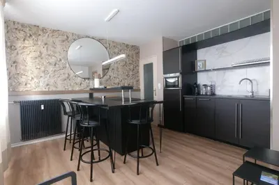 Cuisine ou kitchenette dans l'établissement T2 cosy avec parking