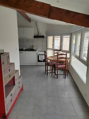 Cuisine ou kitchenette dans l'établissement studio près de cergy calme