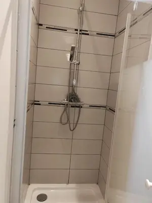 Salle de bains dans l'établissement studio près de cergy calme