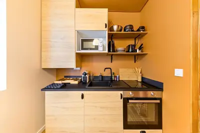 Cuisine ou kitchenette dans l'établissement L'appart Chalet - Sauna - HyperCentre - Ambiance montagne