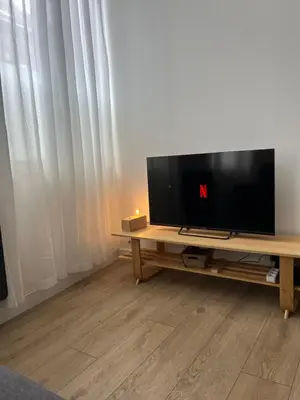 Télévision ou salle de divertissement dans l'établissement Les horizons de Jules