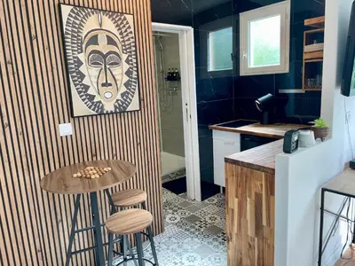 Cuisine ou kitchenette dans l'établissement Studio indépendant à la campagne