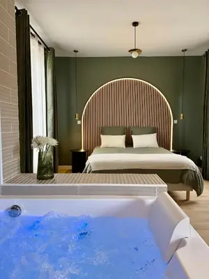 Un ou plusieurs lits dans un hébergement de l'établissement Évasion spa près de Giverny