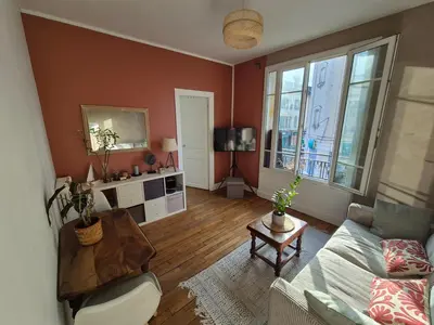 Coin salon dans l'établissement Charmant T2 avec cachet - Au cœur de Poissy & à 20 min de Paris !