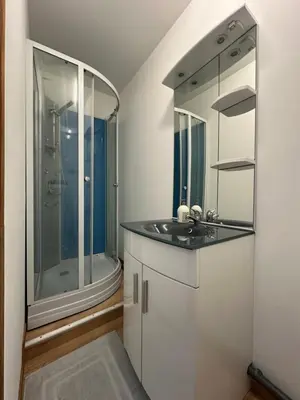 Salle de bains dans l'établissement Appartement Mers Les Bains