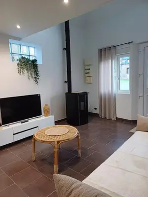 Télévision ou salle de divertissement dans l'établissement L'inattendu