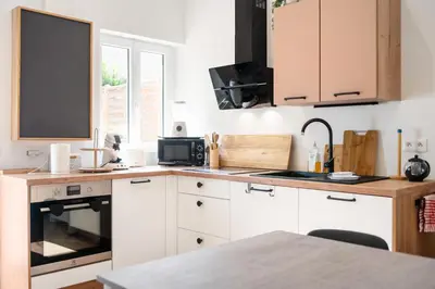 Cuisine ou kitchenette dans l'établissement Maison Calme avec Jardin - 10 pers - Proche Centre Rouen