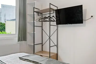 Télévision ou salle de divertissement dans l'établissement Maison Calme avec Jardin - 10 pers - Proche Centre Rouen
