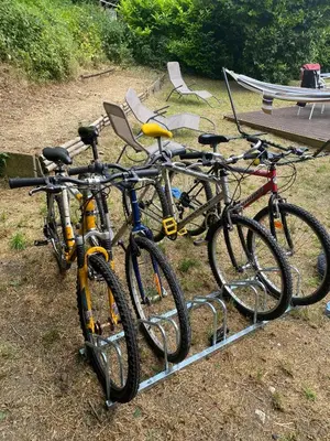 Vélo sur le terrain de l'établissement Maison Calme avec Jardin - 10 pers - Proche Centre Rouen ou dans les environs