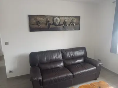 Coin salon dans l'établissement Maison complètement rénovée 3 chambres