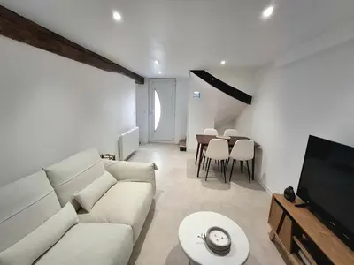 Télévision ou salle de divertissement dans l'établissement Maison de ville proche A13 et Rouen