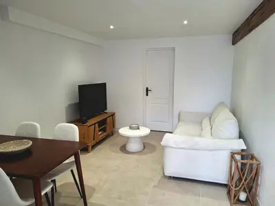 Télévision ou salle de divertissement dans l'établissement Maison de ville proche A13 et Rouen