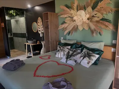 Un ou plusieurs lits dans un hébergement de l'établissement gîte romantique