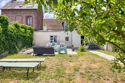 Jardin de l'établissement La Kaz Bali jolie maison de ville avec jardin