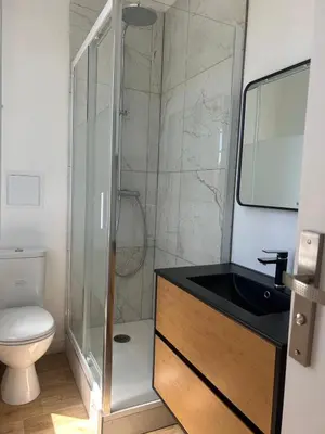 Salle de bains dans l'établissement Le Parfait