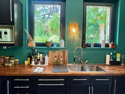 Cuisine ou kitchenette dans l'établissement Maison en pierre, charme et jardin 1h de Paris