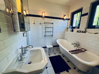 Salle de bains dans l'établissement Maison en pierre, charme et jardin 1h de Paris
