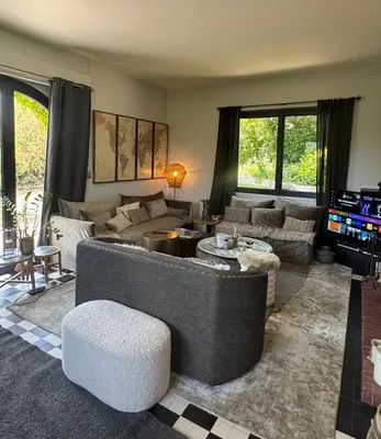 Coin salon dans l'établissement Maison en pierre, charme et jardin 1h de Paris