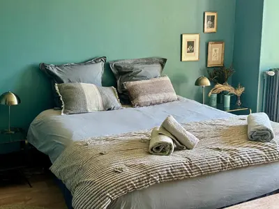 Un ou plusieurs lits dans un hébergement de l'établissement Maison en pierre, charme et jardin 1h de Paris