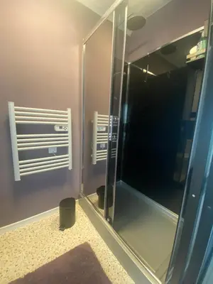 Salle de bains dans l'établissement Chez Cathy
