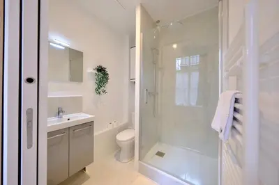 Salle de bains dans l'établissement Rouen - Magnifique studio