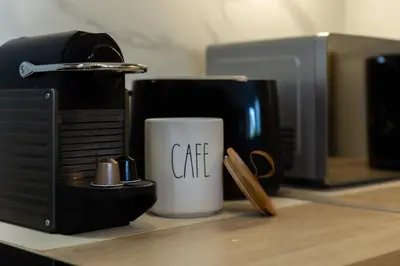 Plateau bouilloire dans l'établissement TYKO HOME Sérénité & Confort proche Paris
