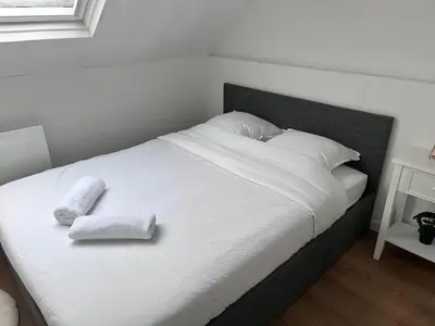 Un ou plusieurs lits dans un hébergement de l'établissement Maison cosy et calme à proximité de la gare