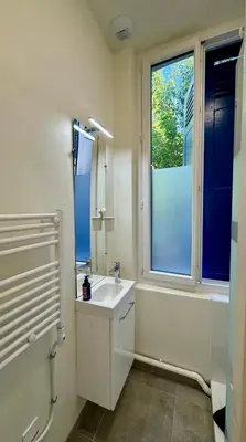 Salle de bains dans l'établissement Charmant Studio à 2 pas de la gare et du centre