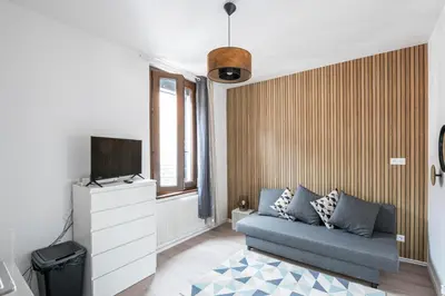 Télévision ou salle de divertissement dans l'établissement Studio cosy proche Centre ville & Gare