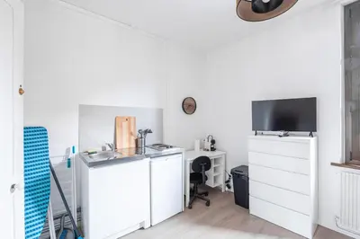 Télévision ou salle de divertissement dans l'établissement Studio cosy proche Centre ville & Gare