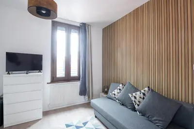 Télévision ou salle de divertissement dans l'établissement Studio cosy proche Centre ville & Gare