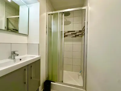 Salle de bains dans l'établissement La Coloc'