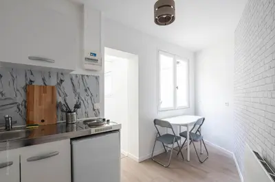 Cuisine ou kitchenette dans l'établissement Studio tout équipé proche centre ville & gare