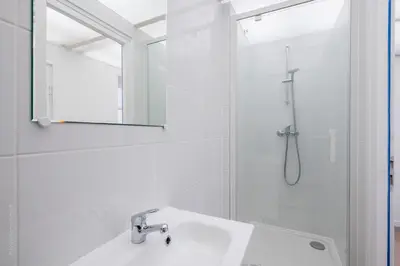 Salle de bains dans l'établissement Studio tout équipé proche centre ville & gare