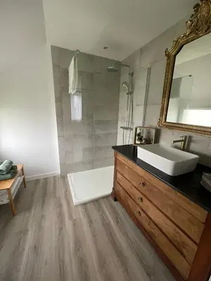 Salle de bains dans l'établissement Au Nid du MONT