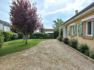 Jardin de l'établissement Maison chaleureuse de plain pied avec 3 chambres