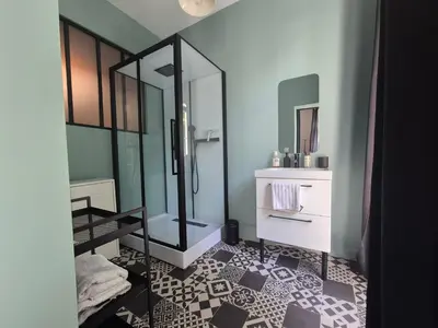 Salle de bains dans l'établissement Charmant Studio Rouen Centre - Idéal Tourisme & Affaires