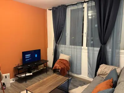 Télévision ou salle de divertissement dans l'établissement dunes dorees - chambre privee