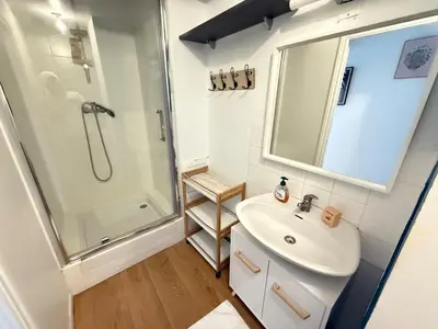 Salle de bains dans l'établissement T3 Spacieux en hyper centre de Beauvais
