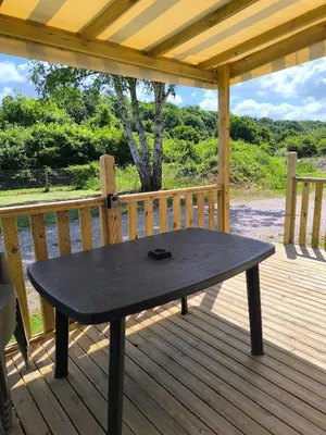 Balcon ou terrasse dans l'établissement Mobil-home Vallée de l'Yères
