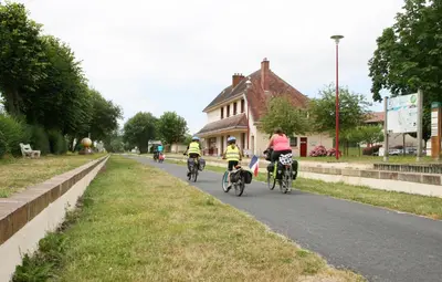 Vélo sur le terrain de l'établissement Le carré long ou dans les environs