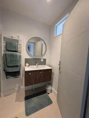 Salle de bains dans l'établissement Maison des Artistes Paris Giverny