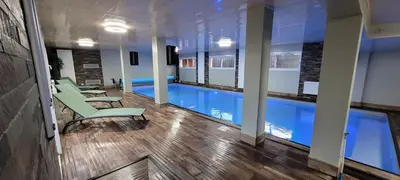 Piscine de l'établissement Gîte Les Deux Eaux ou située à proximité
