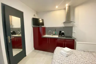 Cuisine ou kitchenette dans l'établissement Tiny Nest 42