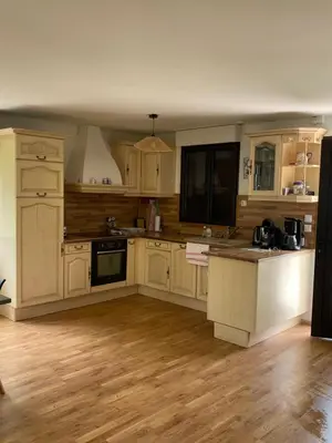Cuisine ou kitchenette dans l'établissement La maison du soleil