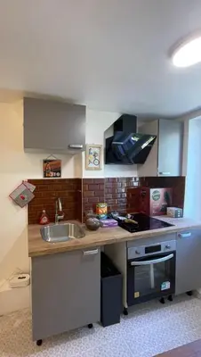Cuisine ou kitchenette dans l'établissement Magnifique Appartement rénové en juin 2025