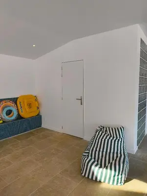 Coin salon dans l'établissement LES PATICHERES - Le Domaine