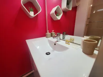 Salle de bains dans l'établissement Le Petit Versailles